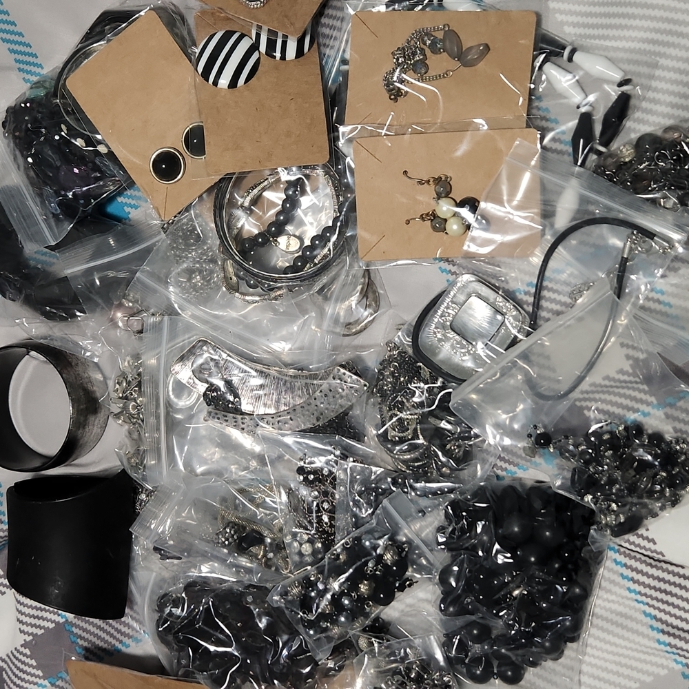 Wearable Black and silver color jewelry